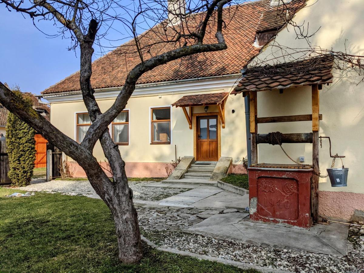 Gaestehaus Honigberg Next To The Fortified Church Of Szászhermány Kültér fotó
