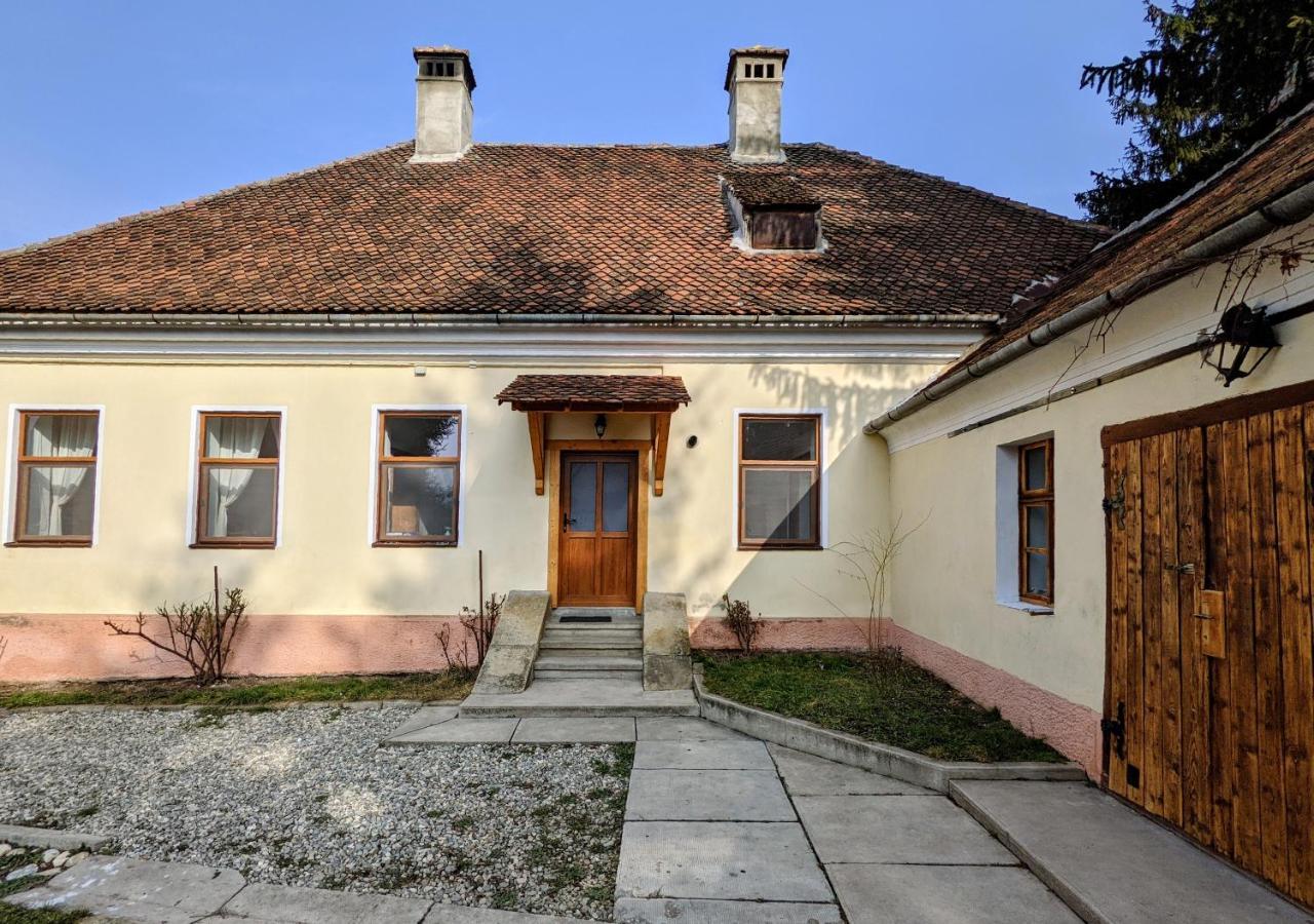 Gaestehaus Honigberg Next To The Fortified Church Of Szászhermány Kültér fotó