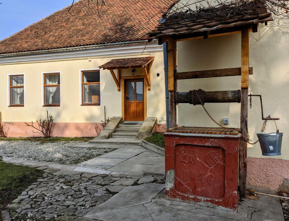 Gaestehaus Honigberg Next To The Fortified Church Of Szászhermány Kültér fotó